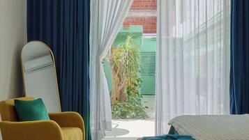 8 bedrooms, desk, iron/ironing board, WiFi