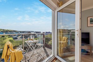 Outdoor dining - 3 Bed in Broad Haven (oc-o27816) (Broad Haven)