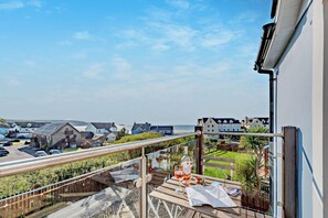 Outdoor dining - 3 Bed in Broad Haven (oc-o27816) (Broad Haven)