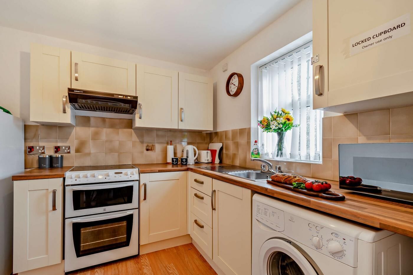 ميكروويف، فرن، كرسي للأطفال، مستلزمات طهي/أطباق/أوعية