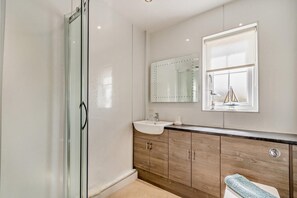 Hair dryer, towels - 2 Bed in Broad Haven (oc-a27863) (Broad Haven)