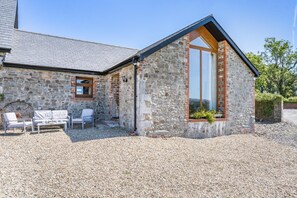 Terrace/patio - 2 Bed in Llangadog (oc-t27868) (Llangadog)