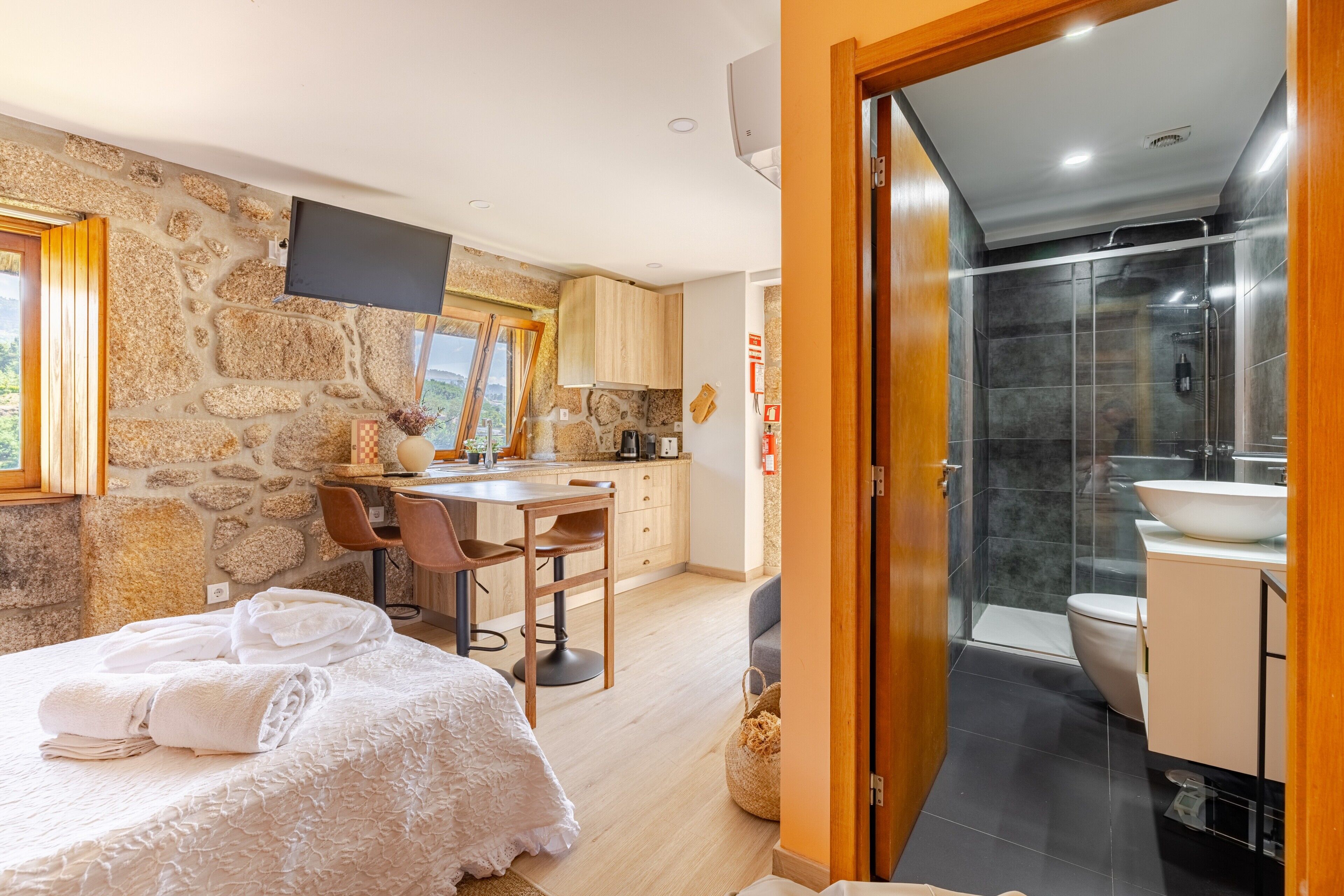 1 多间卧室、熨斗/熨衣板、WiFi、床单