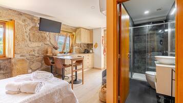 1 多间卧室、熨斗/熨衣板、WiFi、床单