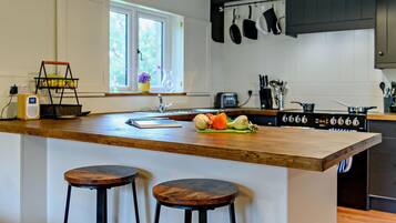 Ofen, Geschirrspüler, Kochgeschirr/Geschirr/Besteck