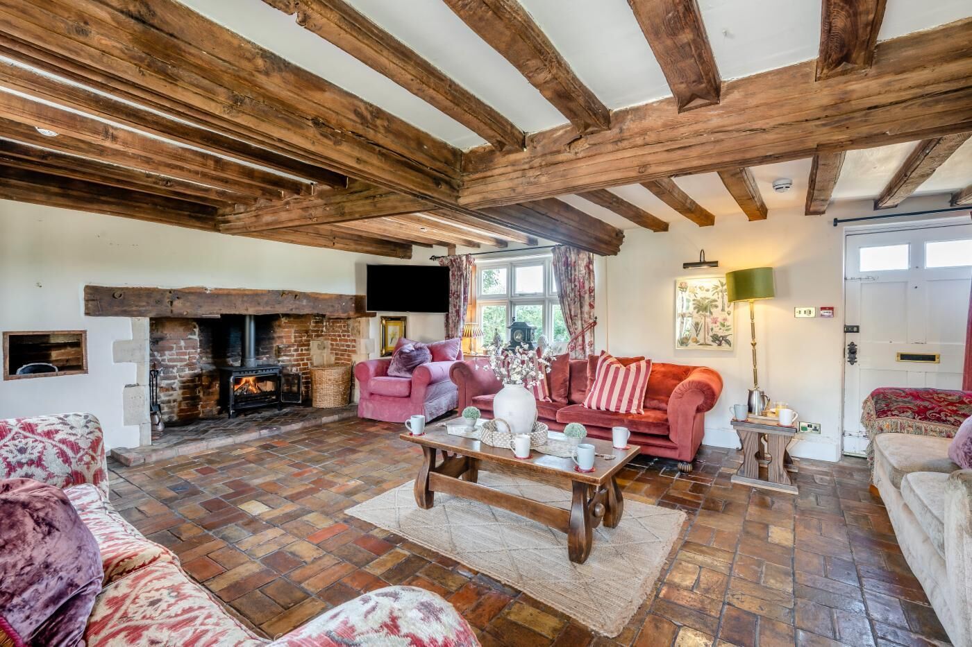 TV, fireplace