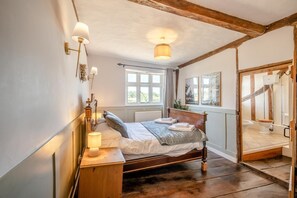 Travel cot, free WiFi, bed sheets - 13 Bed in Ellough (oc-m11311) (Ellough)
