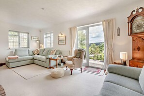 TV - 3 Bed in Lyme Regis (oc-s27857) (Lyme Regis)