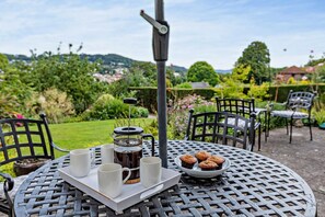 Outdoor dining - 3 Bed in Lyme Regis (oc-s27857) (Lyme Regis)
