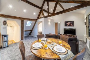 Dining - Grade II Listed Top Floor Flat in Central Banbury - Pass the Keys (Banbury)