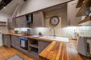 Frigorífico, microondas, horno y tostadora