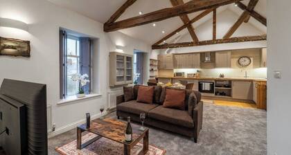 Grade II Listed Top Floor Flat in Central Banbury - Pass the Keys