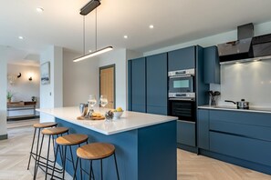 Microwave, oven, dishwasher, high chair - 5 Bed in Whitstable (oc-27870) (Whitstable)