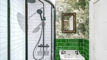 Shower, towels