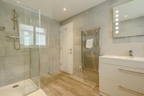 Towels - 3 Bed in Newquay (oc-d27929) (Mawgan Porth)