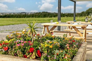 Outdoor dining - 5 Bed in St. Merryn (oc-t27899) (Saint Merryn)