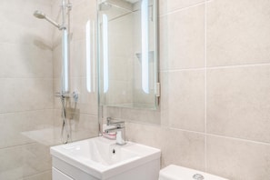 Towels - 3 Bed in Broad Haven (oc-j27915) (Broad Haven)