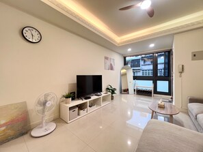 Smart TV - Cozy apartment in the heart of the city - 3 Bedrooms/2 Bathrooms (Taipei City)