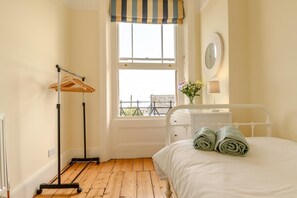 Iron/ironing board, free WiFi, bed sheets - 9 Bed in Lowestoft (oc-k27940) (Lowestoft)