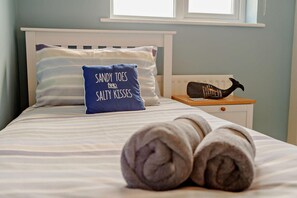 Cuna de viaje, wifi gratis y ropa de cama 