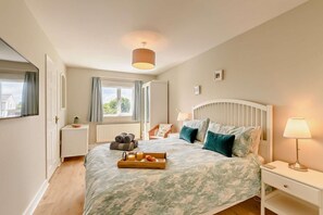 Cuna de viaje, wifi gratis y ropa de cama 