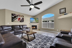 TV, fireplace, video games, table football - Tuscan Treasure - Escape to Paradise (Cape Coral)