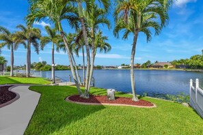 Property grounds - Tuscan Treasure - Escape to Paradise (Cape Coral)