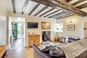 TV, fireplace - 1 Bed in Warslow (oc-h27591) (Warslow and Elkstones)