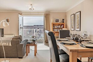 TV - 3 Bed in Broad Haven (oc-p27926) (Broad Haven)