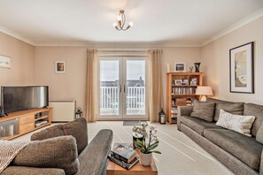 TV - 3 Bed in Broad Haven (oc-p27926) (Broad Haven)