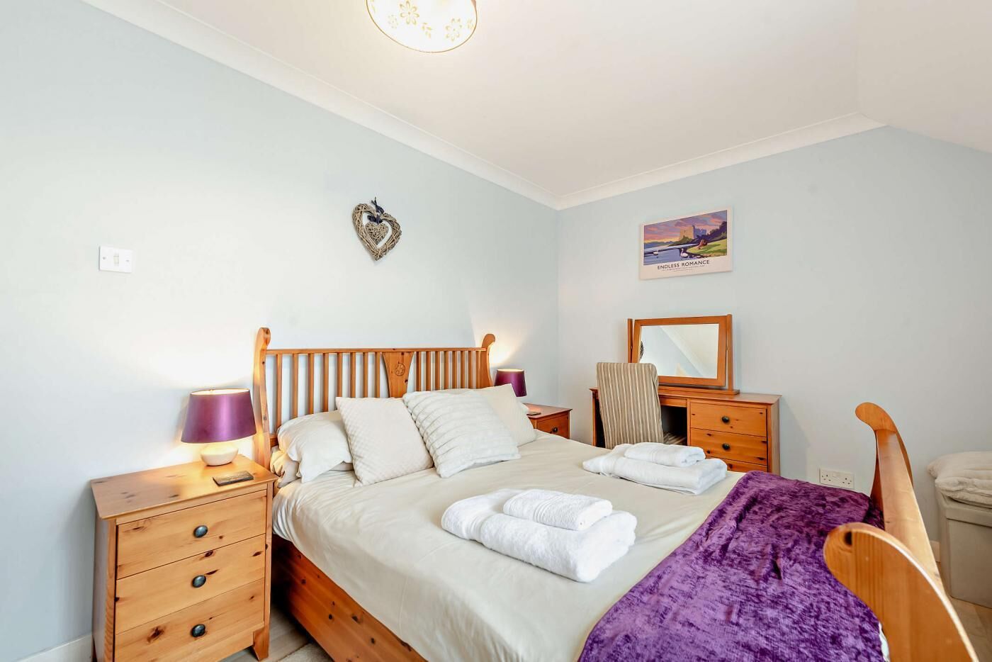 واي فاي مجانًا وملاءات أسرّة