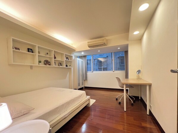 Desk, iron/ironing board, free WiFi, bed sheets
