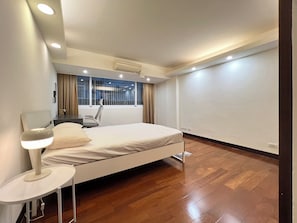 Skrivbord, strykjärn/strykbräda, gratis wi-fi och sängkläder