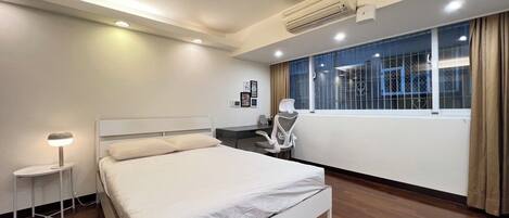 Schreibtisch, Bügeleisen/Bügelbrett, kostenloses WLAN, Bettwäsche