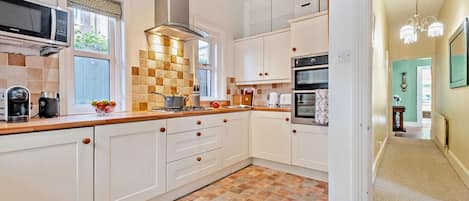 Microwave, oven, cookware/dishes/utensils