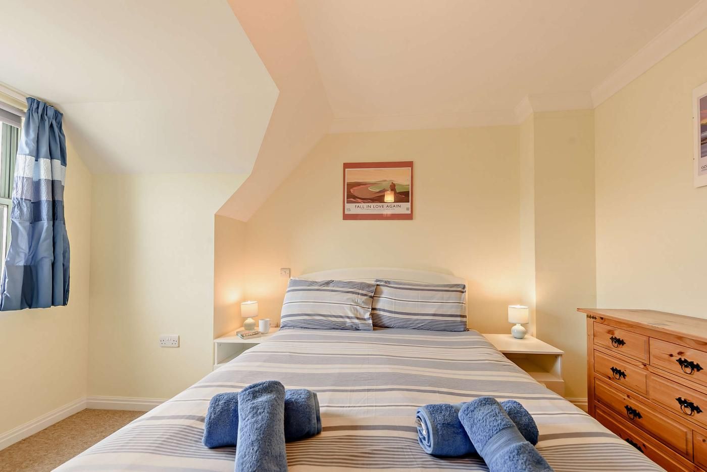 2 bedrooms, travel crib, WiFi (free), bed sheets