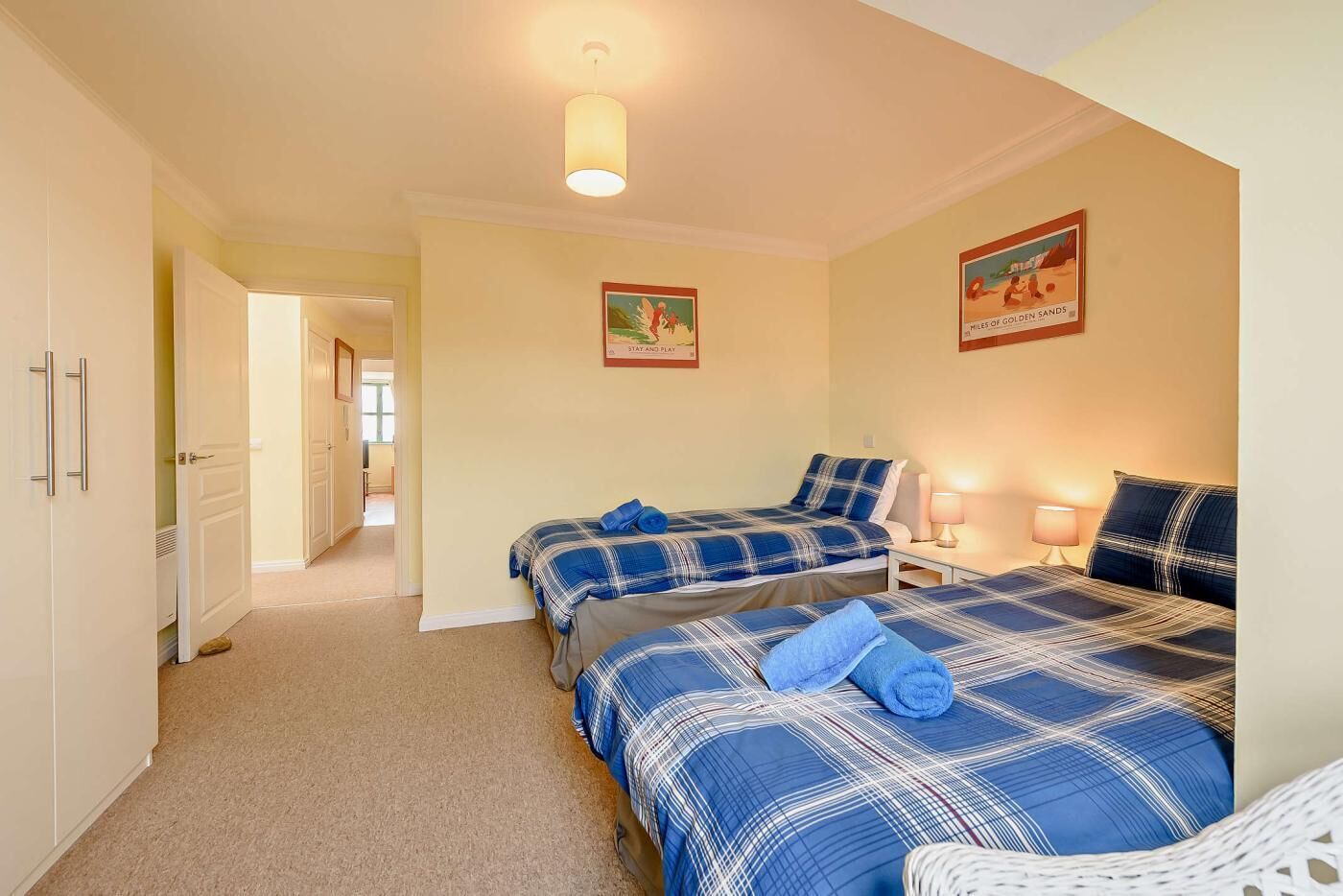 2 bedrooms, travel crib, WiFi (free), bed sheets
