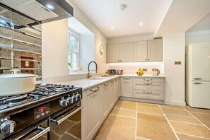 Mikroaaltouuni, uuni, astianpesukone