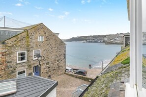 A stone building with a view of the sea and a distant town. - 1 Bed in St. Ives (oc-wrenl) (St Ives)