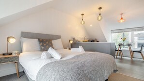 1 habitación, tabla de planchar con plancha, wifi gratis y ropa de cama 