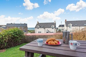 Outdoor dining - 3 Bed in Broad Haven (oc-c27945) (Broad Haven)