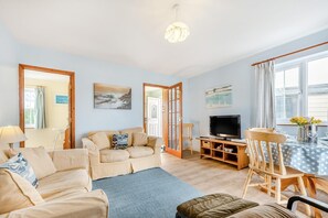 TV - 3 Bed in Broad Haven (oc-c27945) (Broad Haven)
