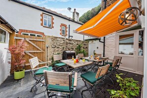 Outdoor dining - 4 Bed in Lynmouth (oc-s27999) (Lynmouth)