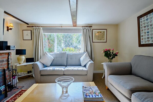 TV, fireplace - 2 Bed in Dennington (oc-b28010) (Dennington)