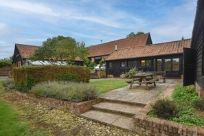 Outdoor dining - 2 Bed in Yoxford (oc-b27975) (Middleton Moor)