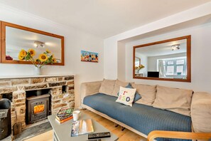 TV, fireplace - 3 Bed in Little Haven (oc-h27960) (Little Haven)