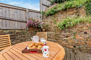 Outdoor dining - 3 Bed in Little Haven (oc-h27960) (Little Haven)