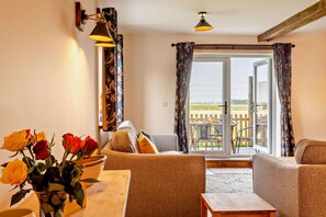 TV - 3 Bed in Outwell (oc-a28030) (Upwell)