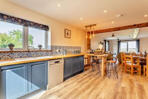 Microwave, oven, dishwasher, high chair - 3 Bed in Outwell (oc-a28030) (Upwell)