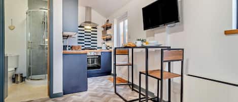 Cookware/dishes/utensils